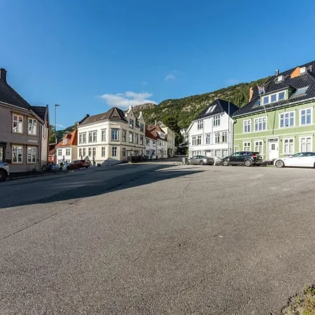 Gp33 - Historic - View