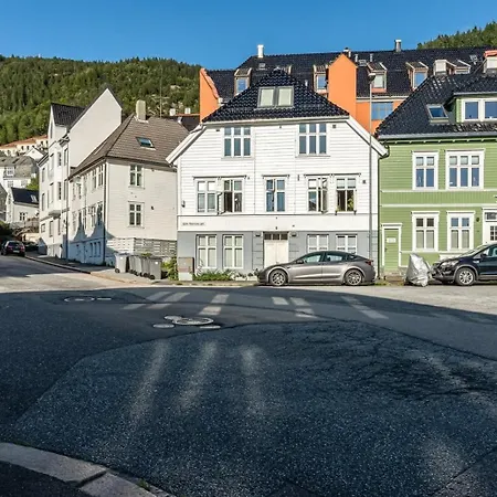 Gp33 - Historic - View Bergen